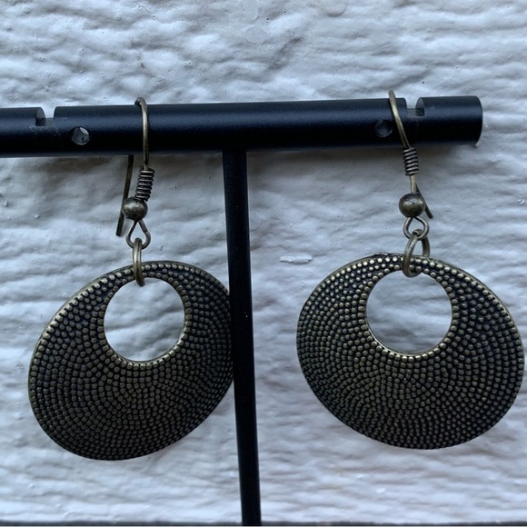 Boho round textured metal fishhook dangle drop earrings neutral - Picture 3 of 9